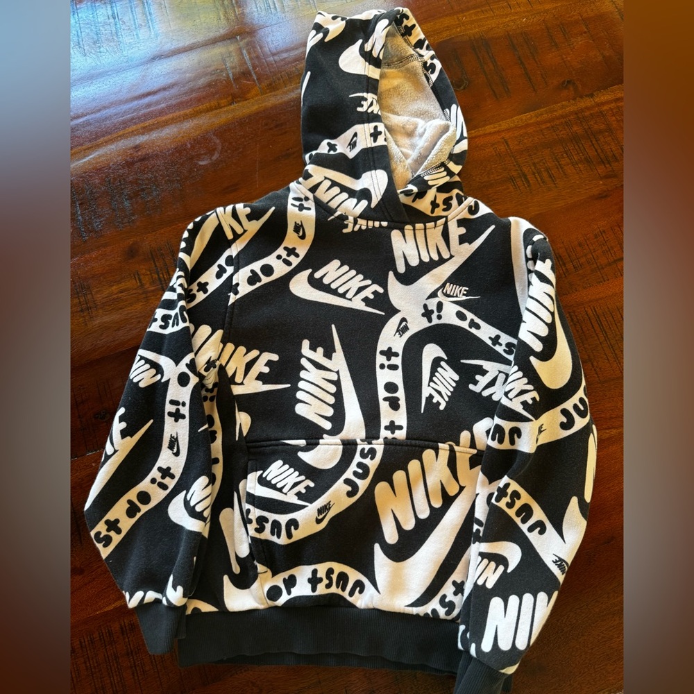 Boys Nike Hoodie Size Medium